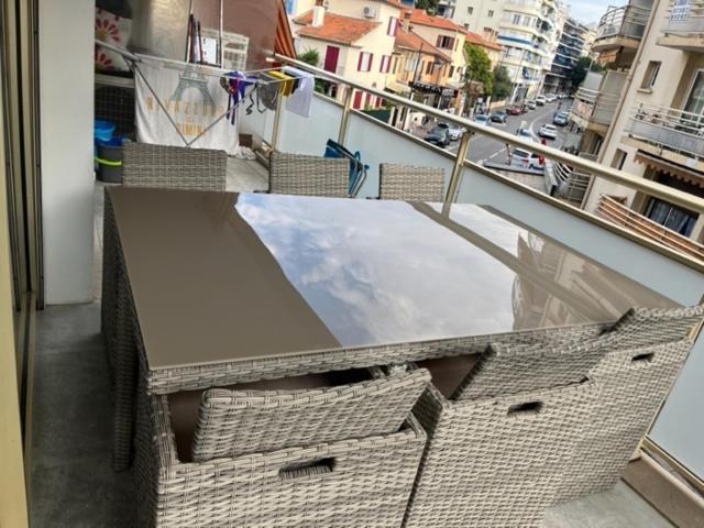 Emplacement De Premier Ordre En Bas Des Plages Et Des Commerces 胡安莱潘 外观 照片